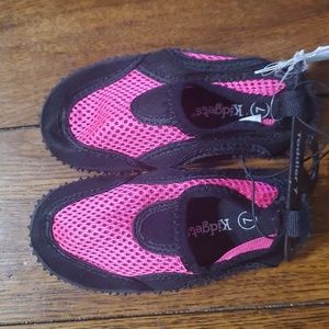 Toddler Water Shoes.  Sz 7  Hard rubber sole on this pair for better support